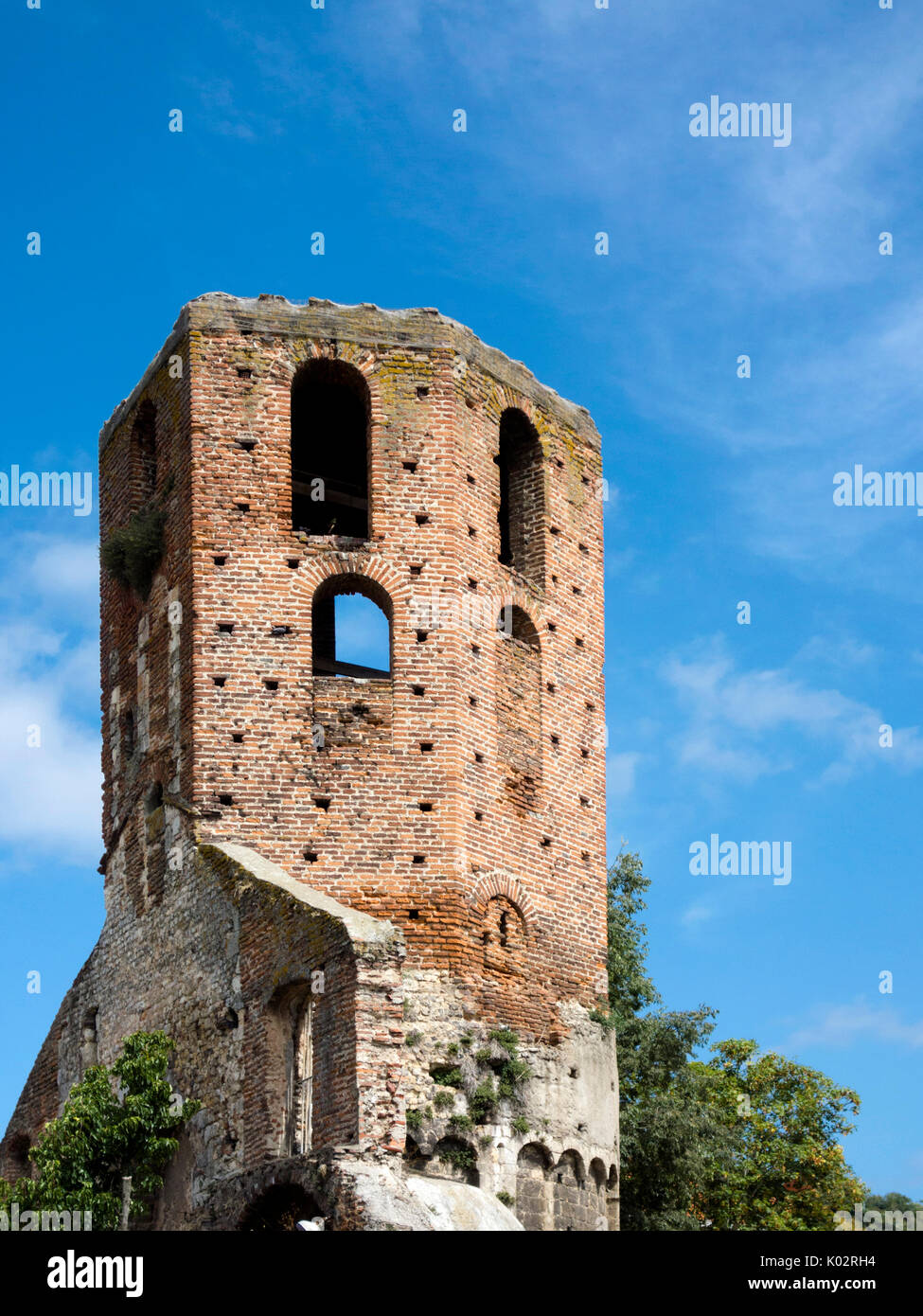 Ruine de la tour de l'ancienne église Saint-Hilaire d'Agen Banque D'Images