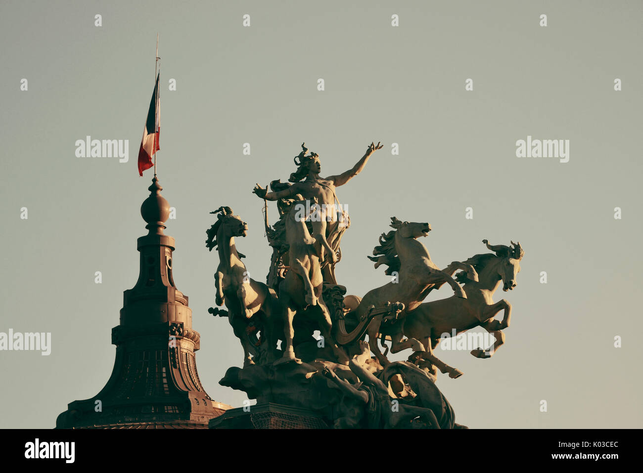 Statue vue de rue à Paris Banque D'Images