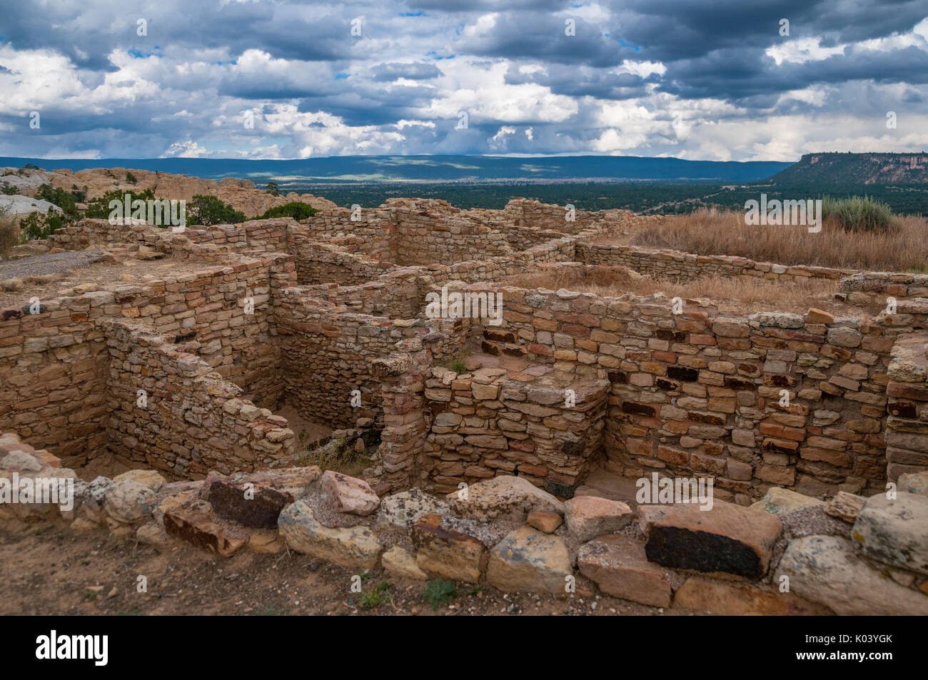 Ancienne ruine Puebloan nommé par Atsinna Indiens Zuni, lieu d'écrits sur le rock, El Morro National Monument, New Mexico, USA. Banque D'Images
