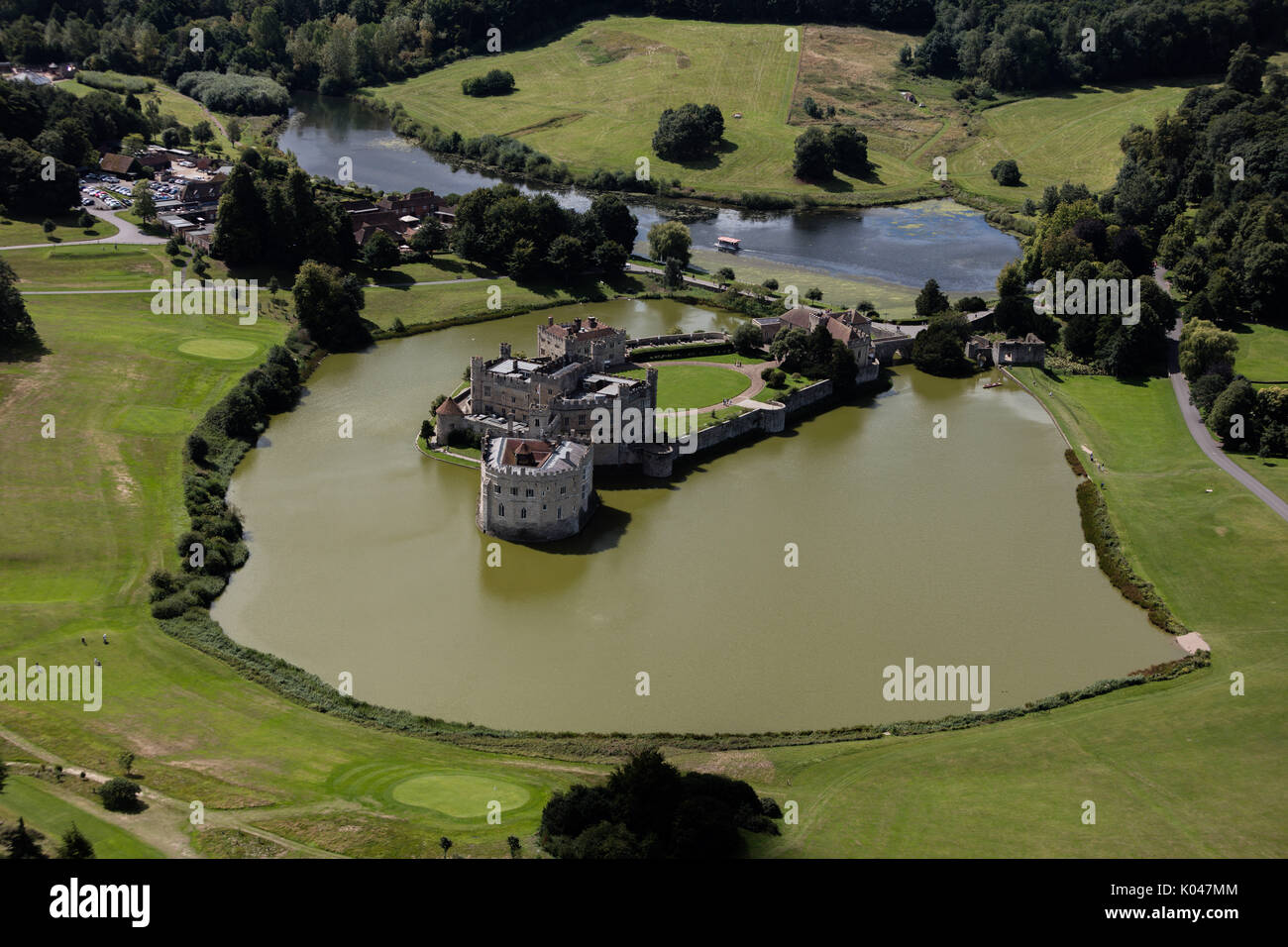 Une vue aérienne de Leeds Castle, dans le Kent. Banque D'Images