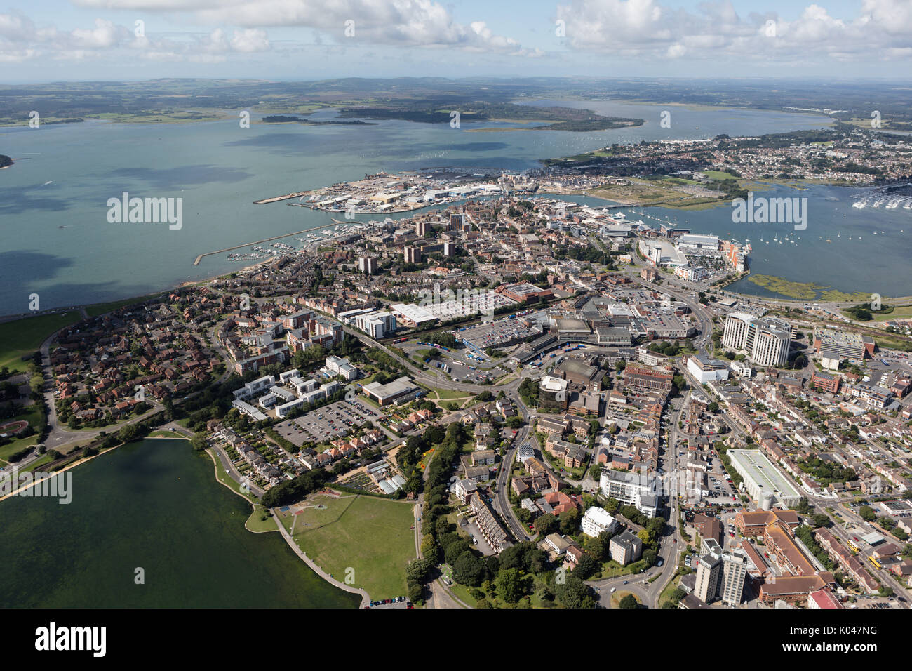 Une large vue aérienne de la ville de Dorset Poole Harbour et ses environs Banque D'Images