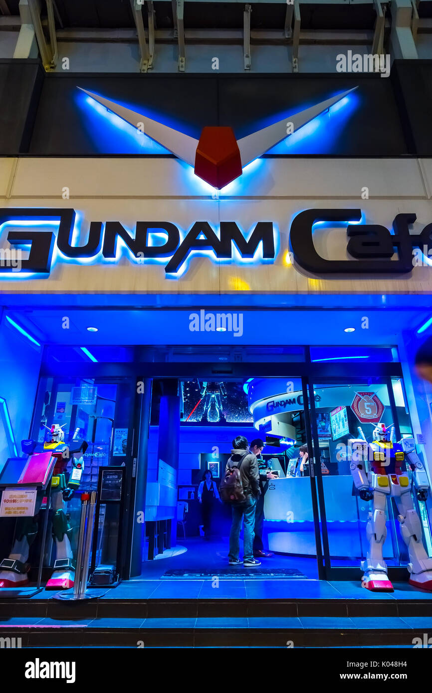 TOKYO, JAPON - 25 NOVEMBRE 2015 : Ouvert en 2010, Gundam Cafe est un parc à thème Gundam miniature-comme cafe situé à Akihabara Electric Town Banque D'Images