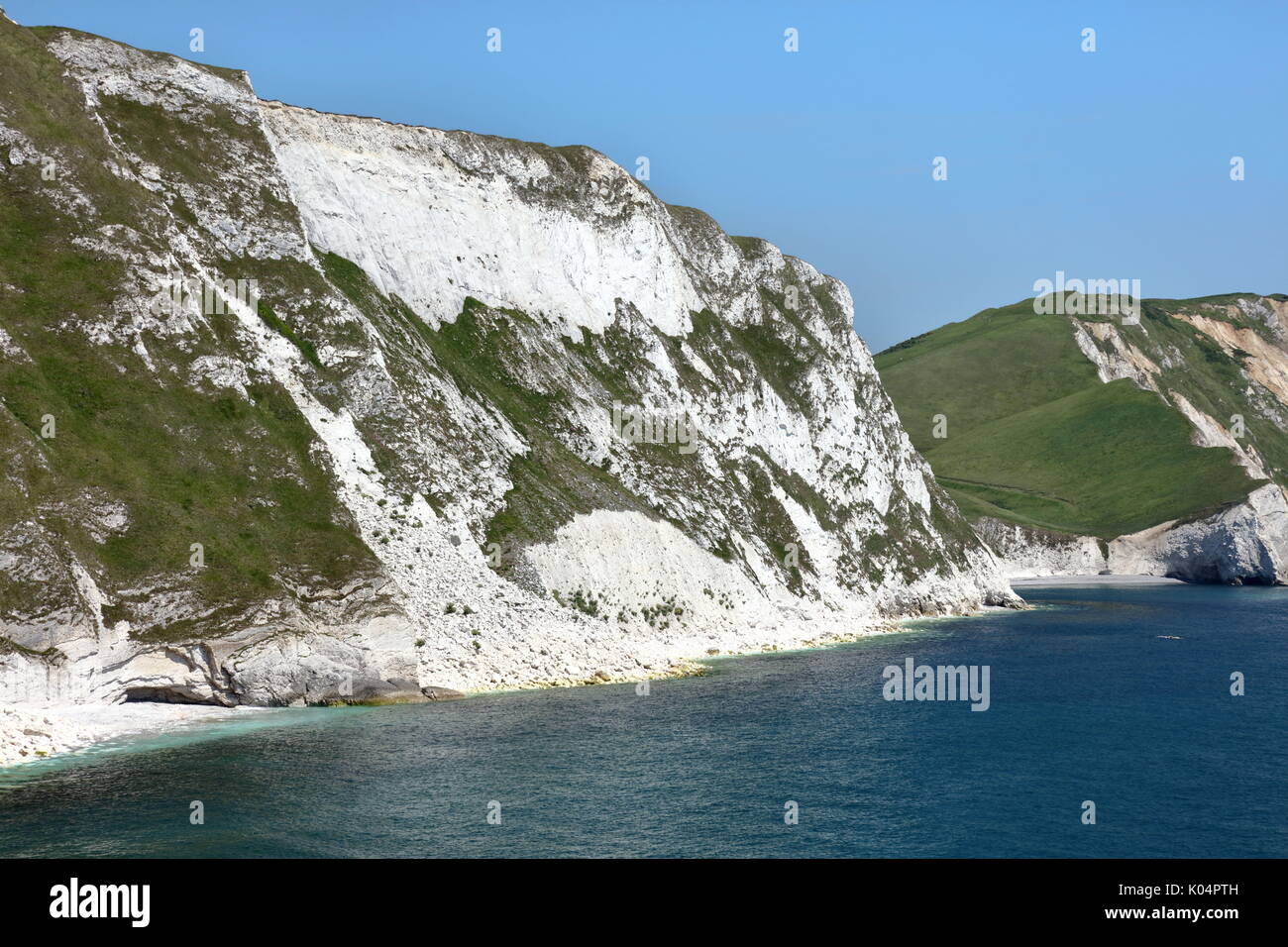 Falaise de craie en ruine avec des talus érodés mer formations cône de mupe bay vers arish mell sur la côte jurassique du Dorset, uk Banque D'Images