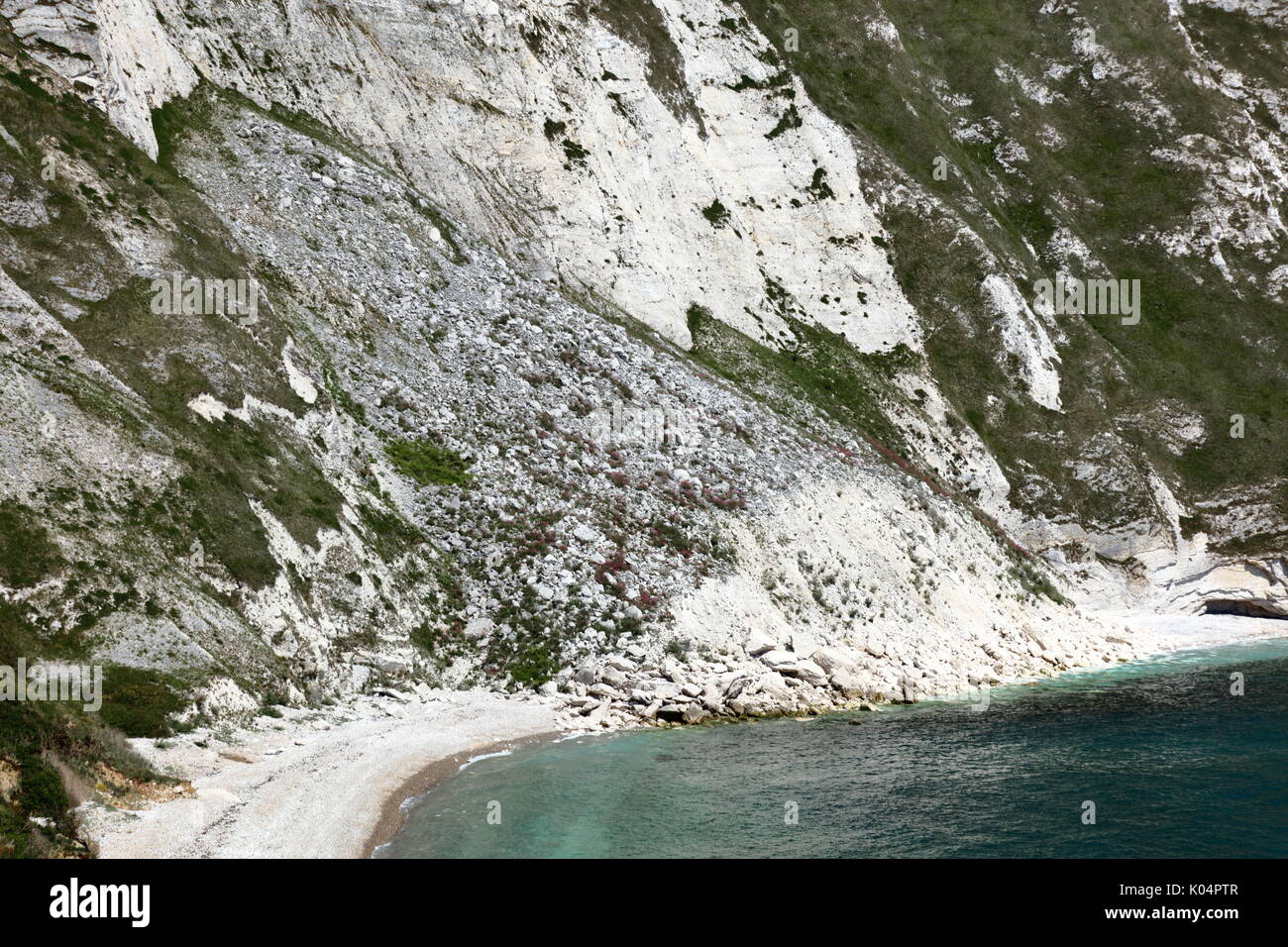 Falaise de craie en ruine avec des talus érodés mer formations cône de mupe bay vers arish mell sur la côte jurassique du Dorset, uk Banque D'Images