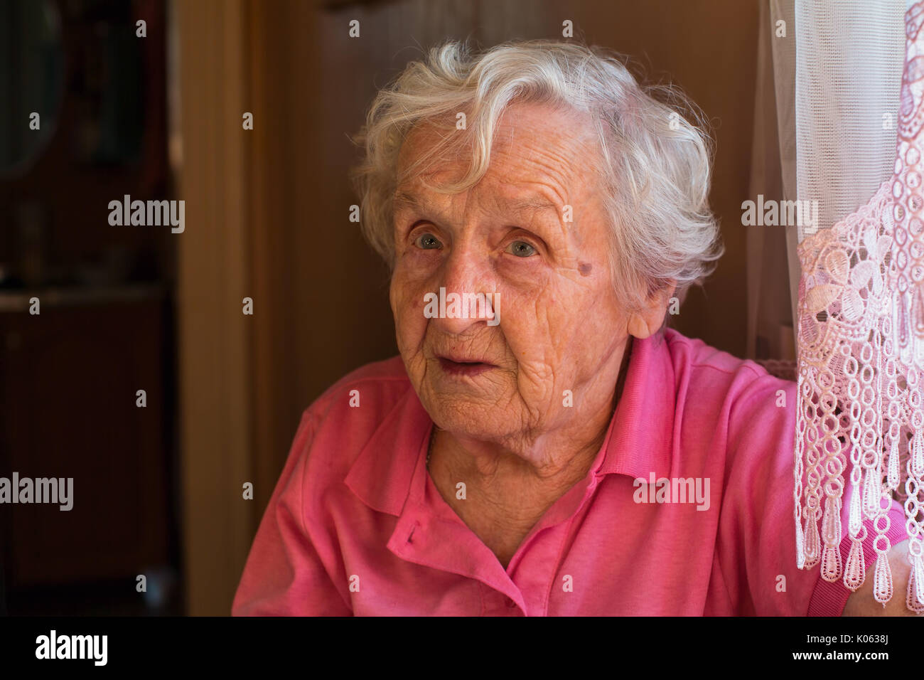 Older woman portrait close-up. Banque D'Images