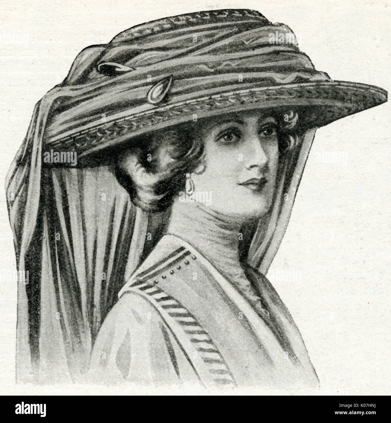 La coloration délicate de mousseline et de gaze, swathered la ronde et  chapeau de paille en plis gracieux à l'arrière qui atteint presque la  taille. Date : 1912 Photo Stock - Alamy