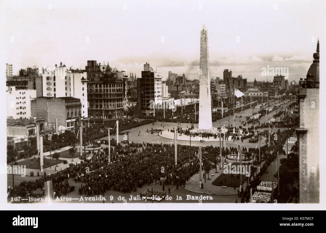 Avenida 9 de Julio - Buenos Aires, Argentine le jour du drapeau Banque D'Images