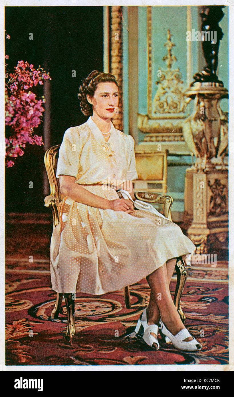 La princesse Margaret Rose (plus tard comtesse de Snowdon) (1930-2002) - prise à l'occasion de l'annonce de l'engagement de sa sœur la princesse Elizabeth à Philip Mountbatten le 9 juillet 1947 à Buckingham Palace, Londres. Date : 1947 Banque D'Images