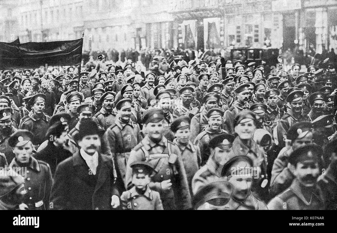 Démonstration pendant la Révolution, Petrograd, Russie Banque D'Images