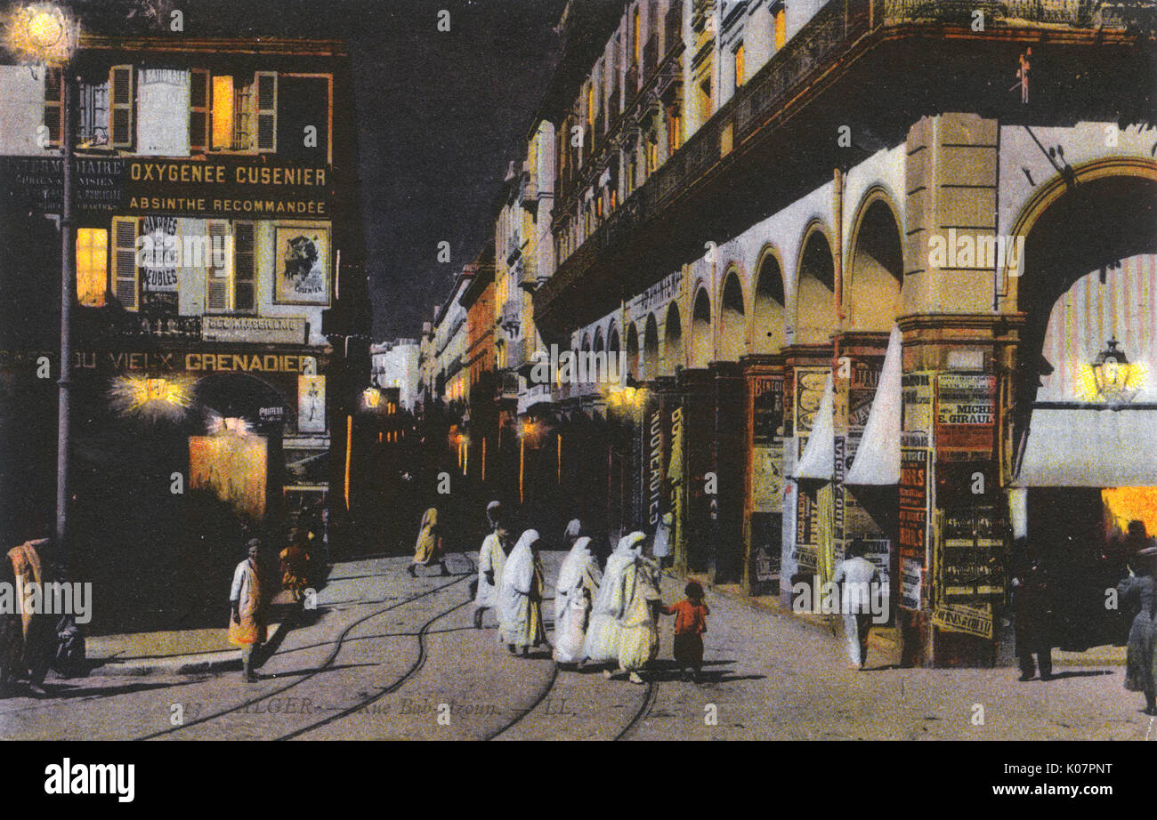 Scène nocturne rue Bab-Azoun, Alger, Algérie Banque D'Images