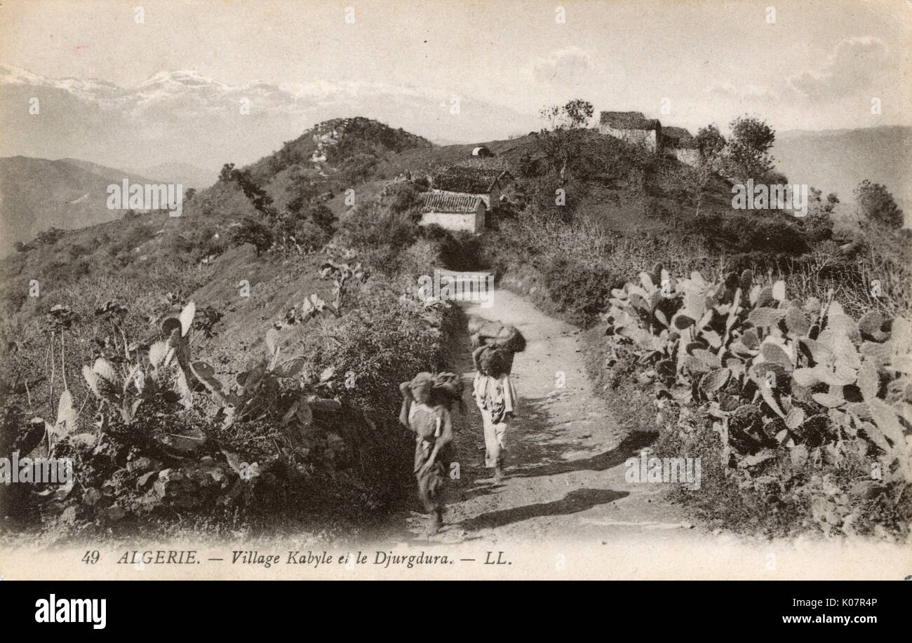 Village perché en Kabylie (Kabylie), Algérie Banque D'Images