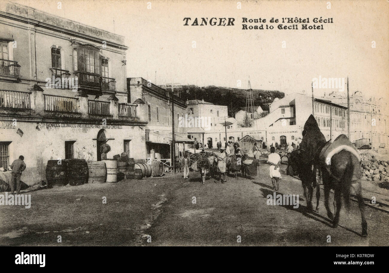 Route côtière jusqu'à l'hôtel Cecil, Tanger, Maroc Banque D'Images