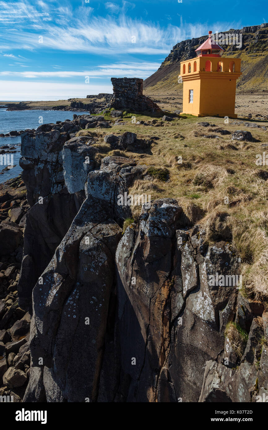 Lighthousehouse Orange, Vattarnes, Reyðarfjörður, Fjords de l'île, à l'Est de l'île, Banque D'Images