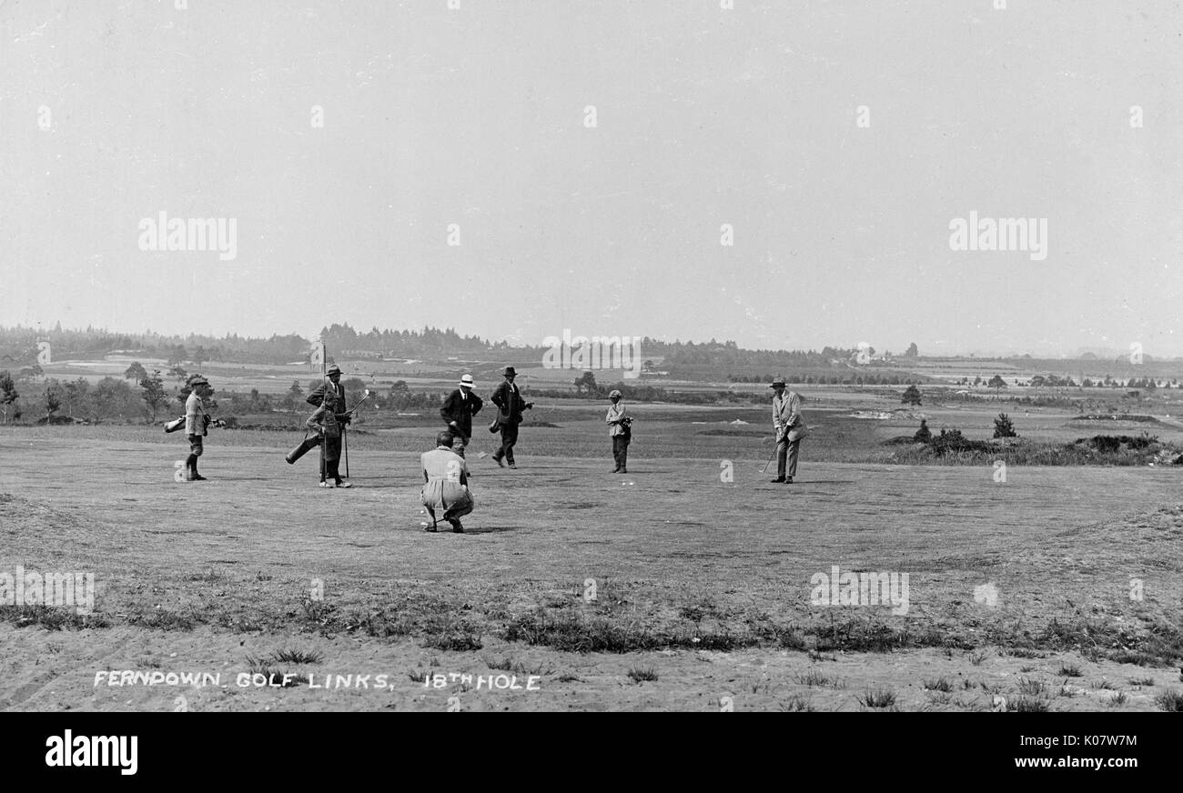 Ferndown Golf Links, Dorset, 18e trou, avec des personnes jouant. Date : vers 1910 Banque D'Images