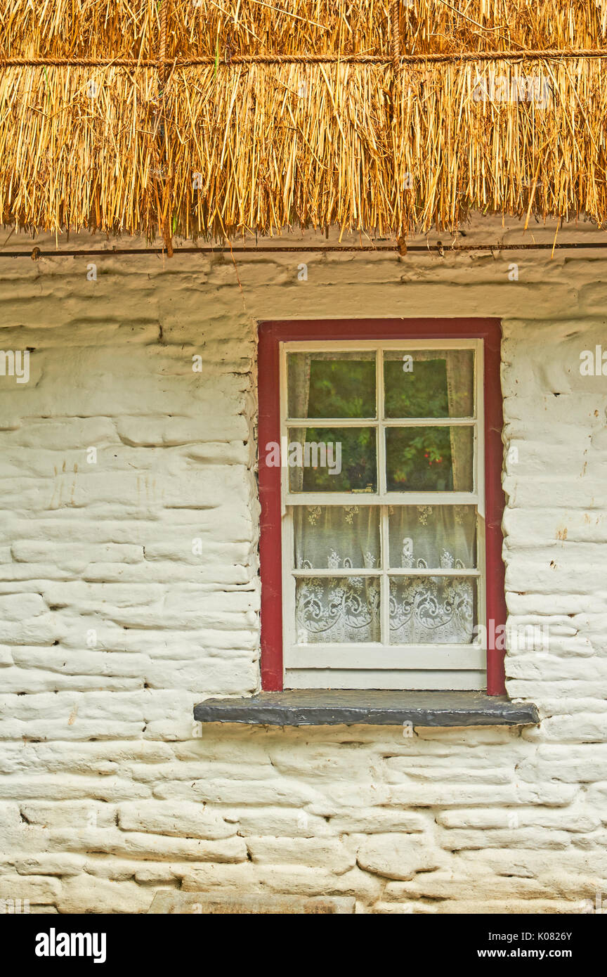 Résumé image montrant une fenêtre dans un mur Banque D'Images