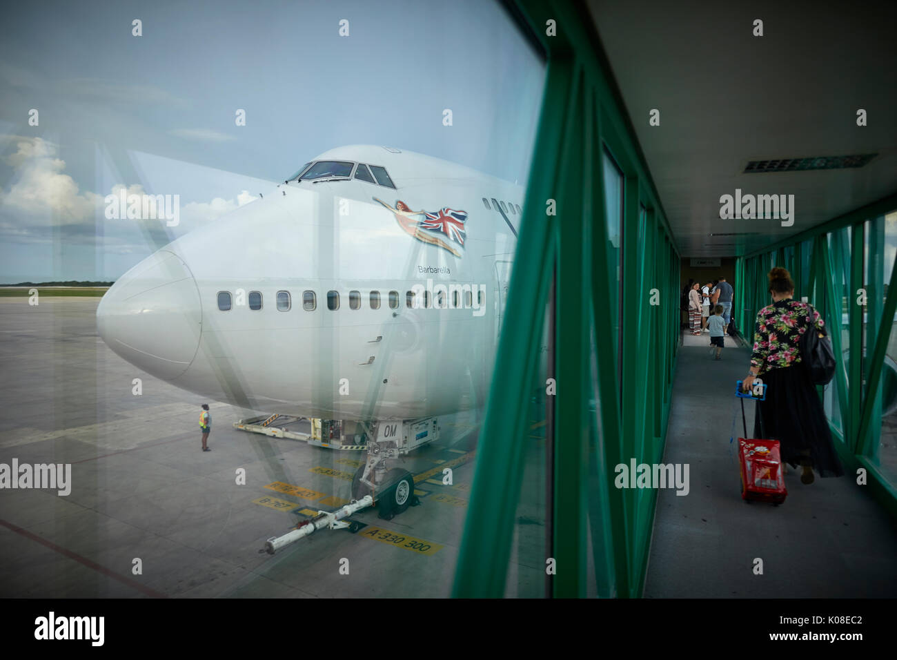 Un Virgin Atlantic 474400 se trouve à l'entrée dans le deuxième plus grand aéroport de Varadero à Cuba airport Banque D'Images