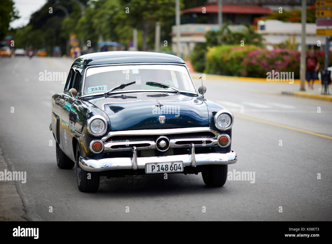 Retro classic American car Varadero, Cuba, une île des Caraïbes sous le régime communiste Banque D'Images