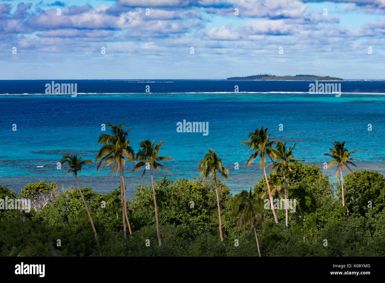 Vue imprenable sur le groupe d'îles Haapai, dans le centre de Tonga de Nomuka Iki. Banque D'Images