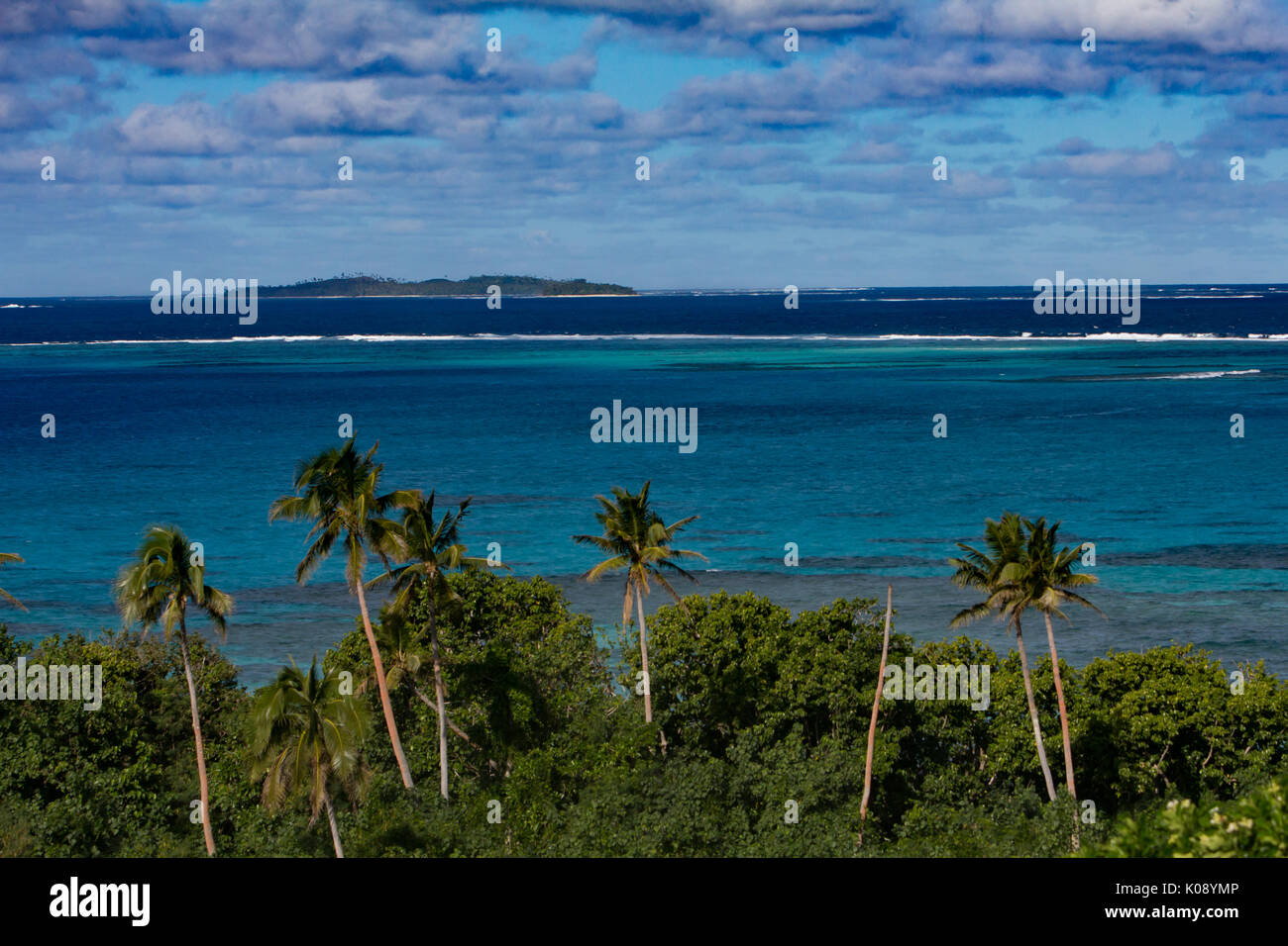 Vue imprenable sur le groupe d'îles Haapai, dans le centre de Tonga de Nomuka Iki. Banque D'Images