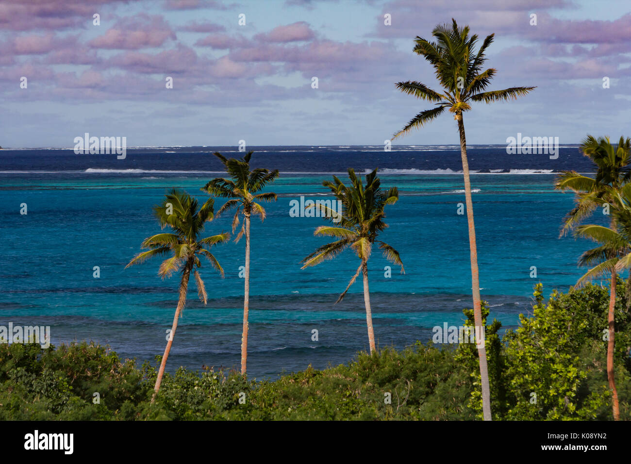 Vue imprenable sur le groupe d'îles Haapai, dans le centre de Tonga de Nomuka Iki. Banque D'Images