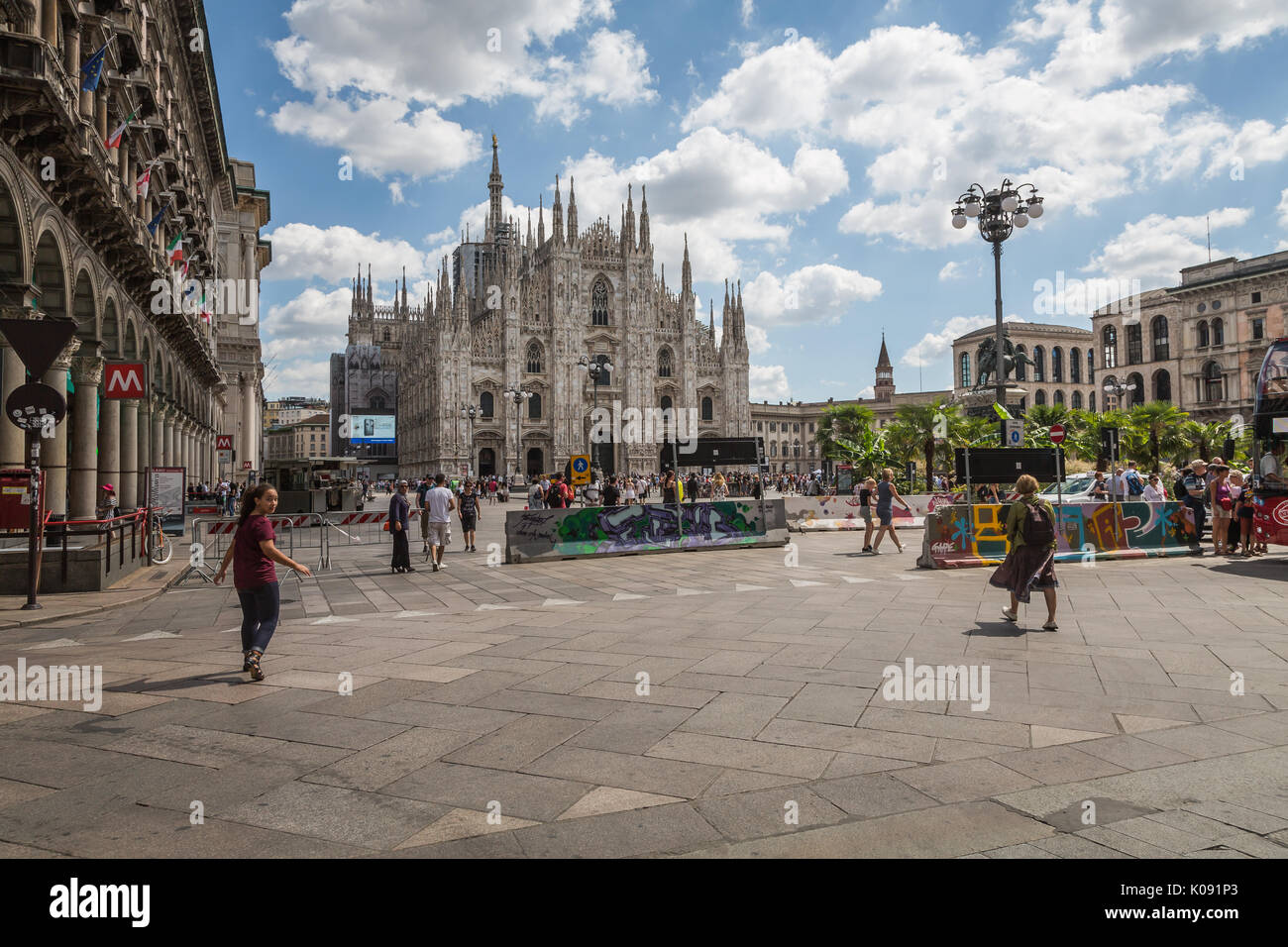 Des bourrelets sur la Piazza Duomo, Milan, Italie Banque D'Images