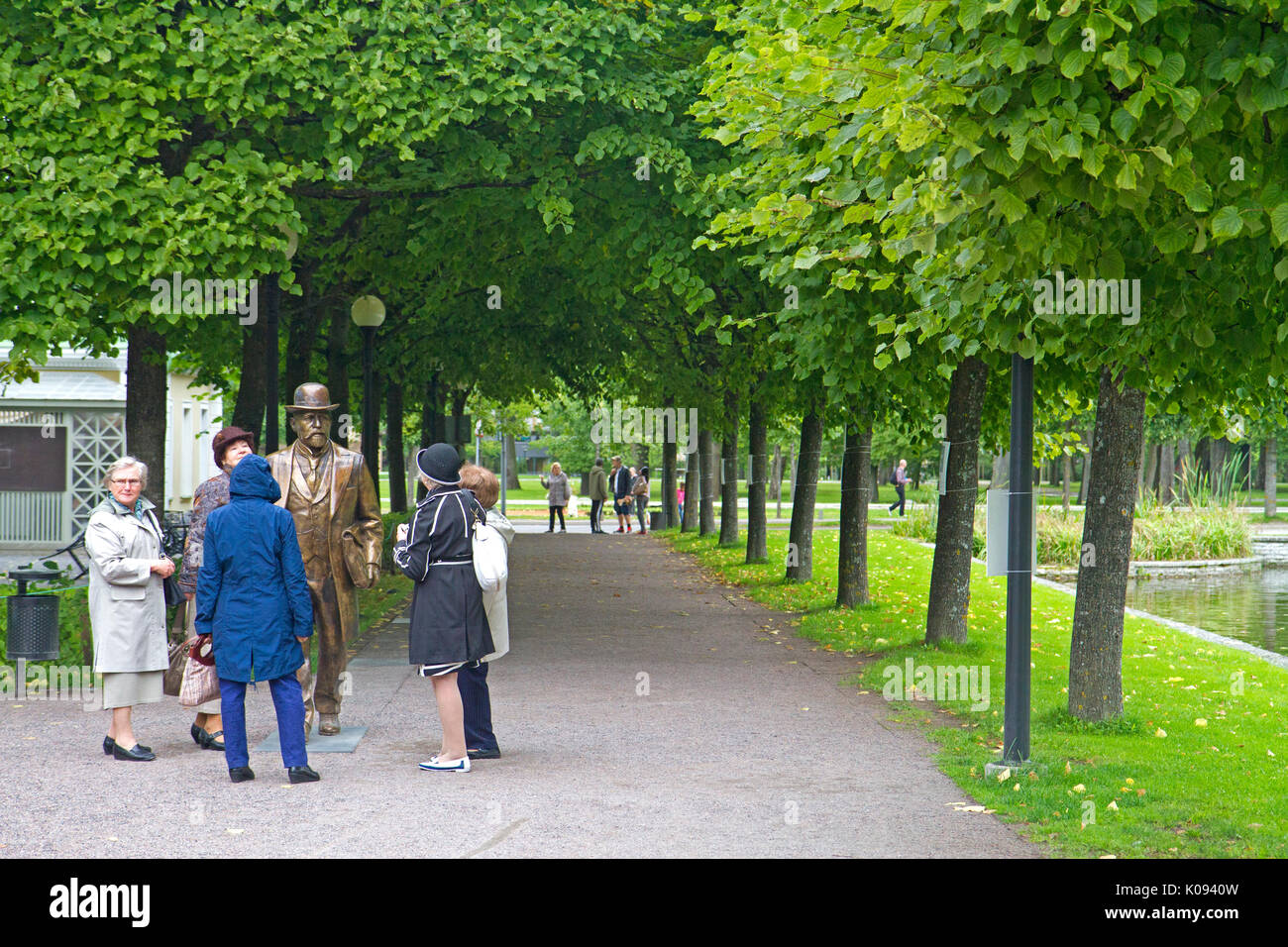 Dans le Parc Kadriorg passerelle Banque D'Images