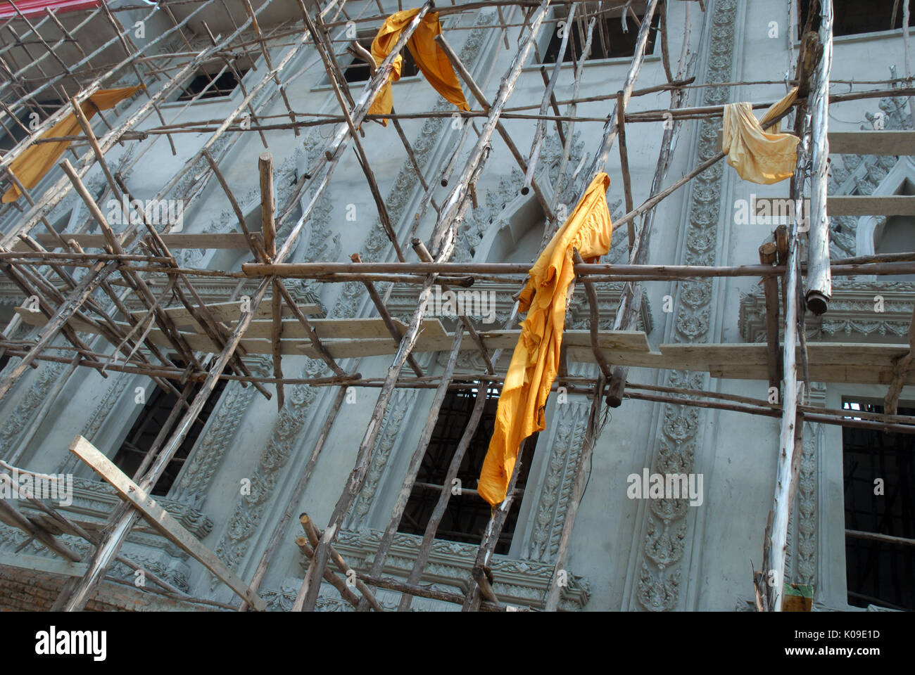 Les travaux de réparation de la construction du temple, Wat Santiwan Thip, Udon Thani, Thaïlande. Banque D'Images