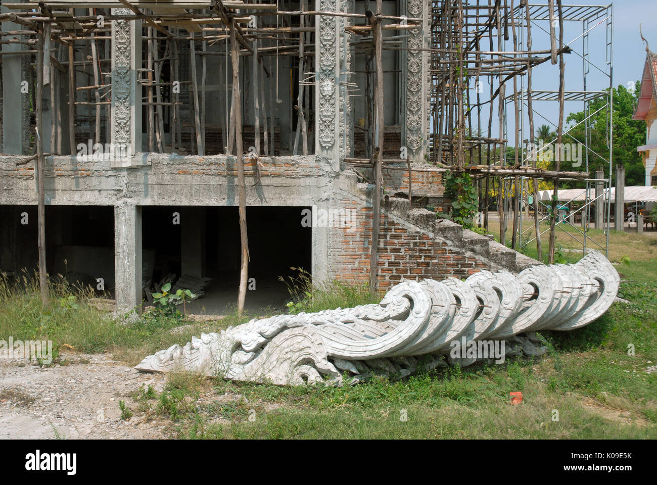 Les travaux de réparation de la construction du temple, Wat Santiwan Thip, Udon Thani, Thaïlande. Banque D'Images