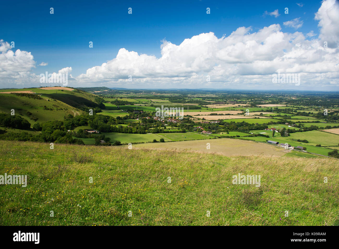 Une vue de l'escarpement du site ornithologique des cinq tailles et Sussex Weald du Devils Dyke, Parc National des South Downs, West Sussex, Angleterre Banque D'Images