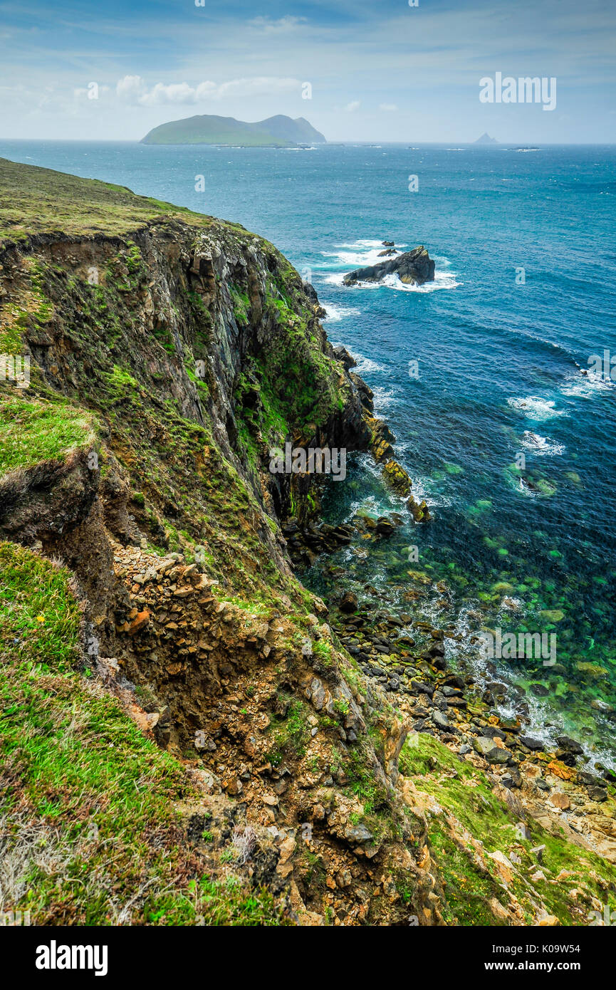 Le littoral irlandais avec les îles Blasket dans la distance Banque D'Images