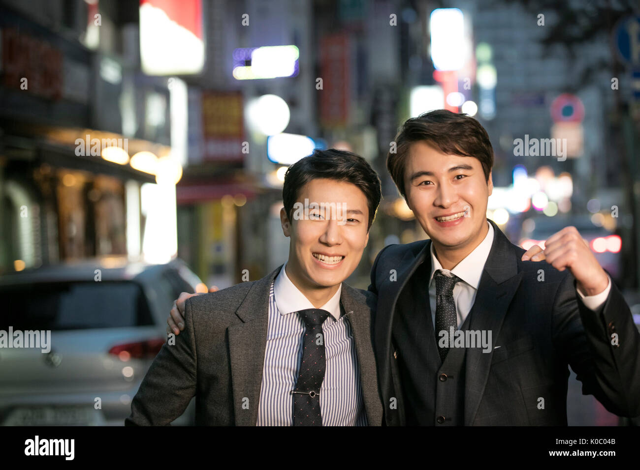 Portrait de deux collègues souriants Banque D'Images