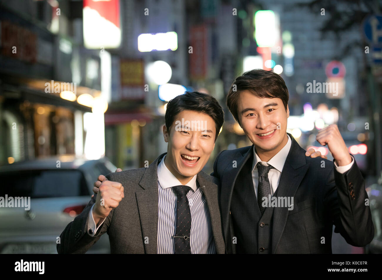 Portrait of two smiling businessmen posing Banque D'Images
