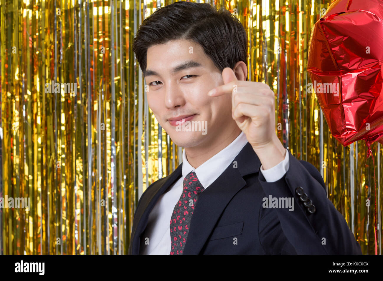 Portrait of young smiling man at party Banque D'Images