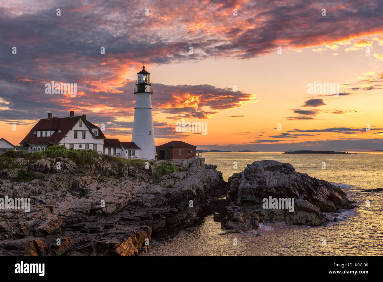 Le Portland Head Lighthouse au lever du soleil à Cape Elizabeth, Maine, USA Banque D'Images