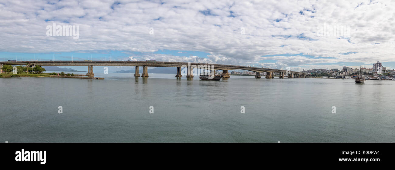 Vue panoramique de Pedro Ivo Campos Bridge - Florianopolis, Santa Catarina, Brésil Banque D'Images