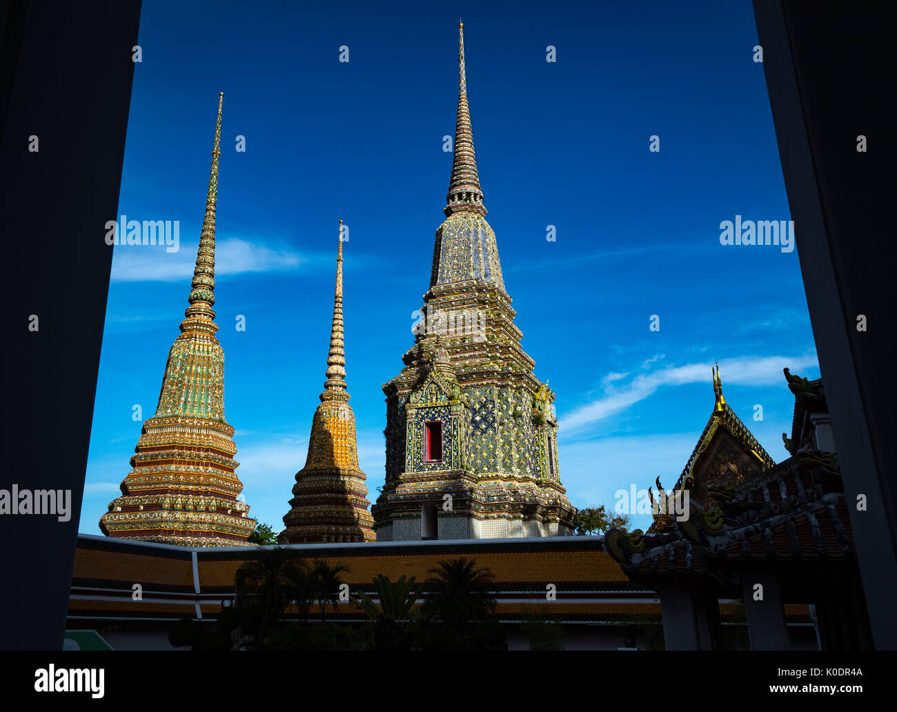 Dans les pagodes du Temple de Wat Pho à Bangkok, Thaïlande Banque D'Images