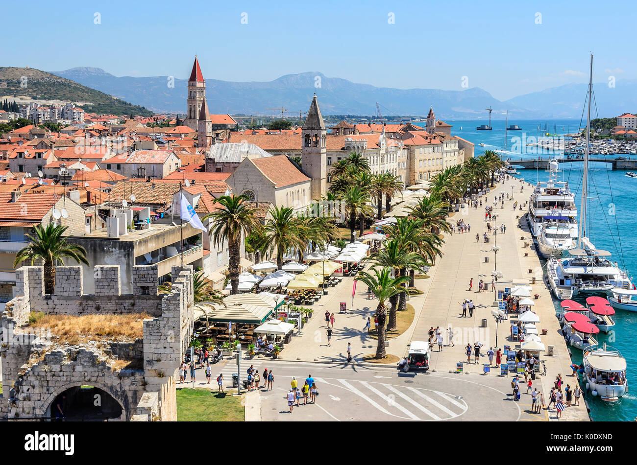 Quai de la ville de Trogir, Croatie. Banque D'Images