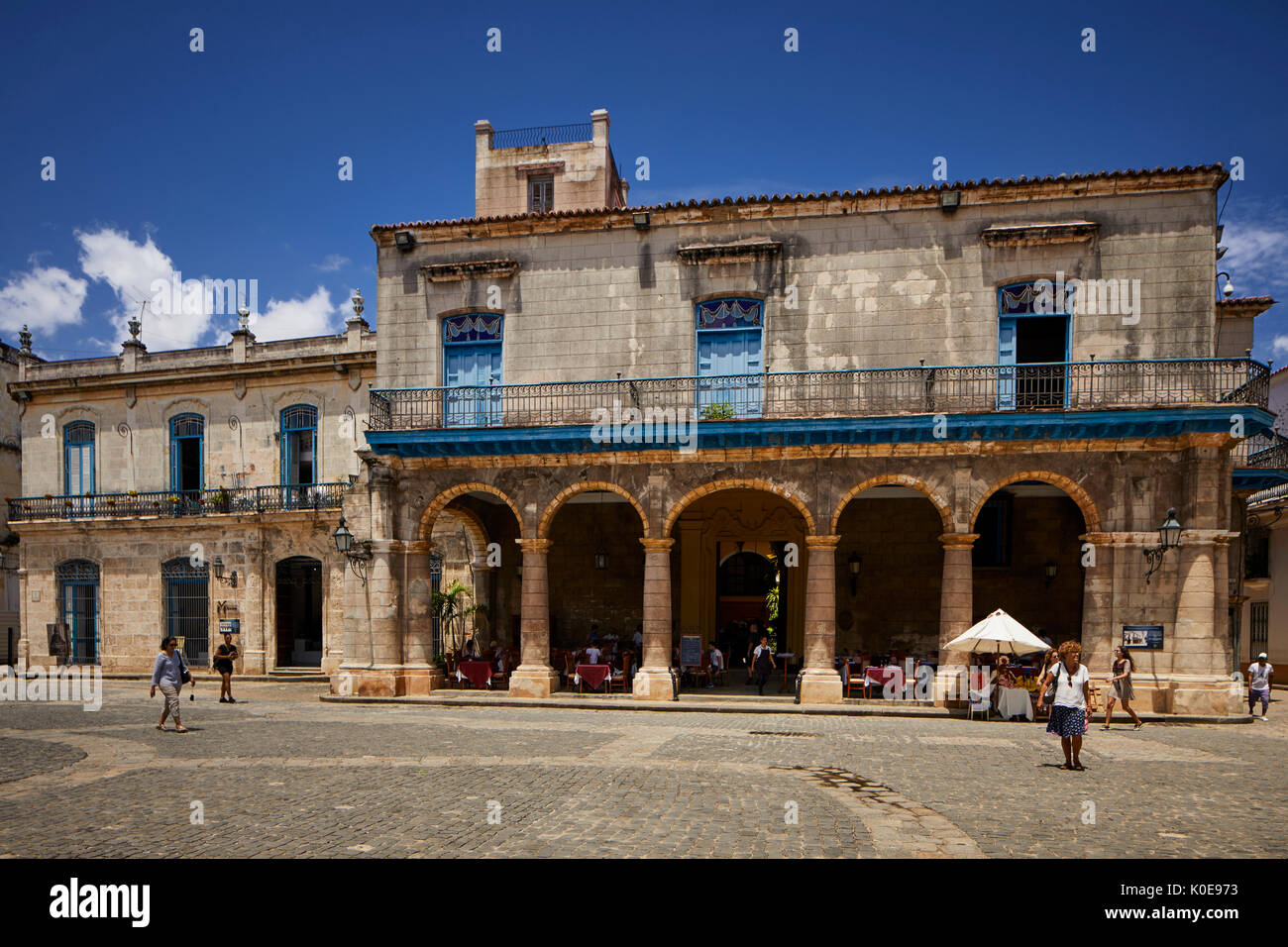 Le cubain, Cuba, Capitale, Plaza de la Catedral, dans le centre de la Vieille Havane Banque D'Images