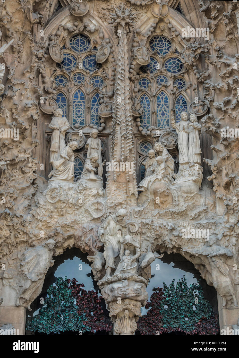 Sculpture de l'Adoration de la nativité de Jésus sur l'extérieur de la Basilique de la Sagrada Familia à Barcelone, Espagne Banque D'Images