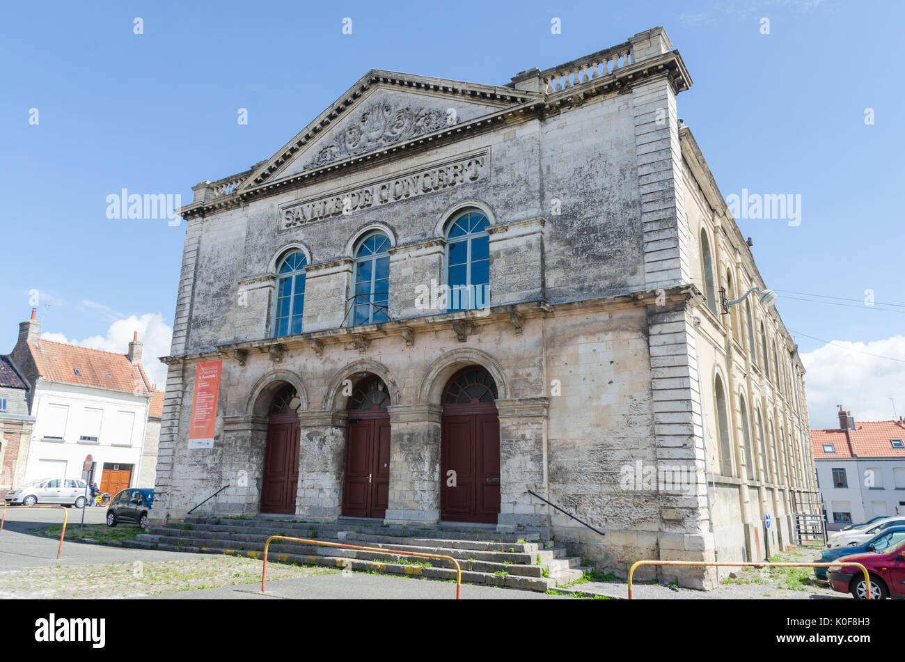 La vieille salle de concert ou une salle de concert à la place Saint-Jean, Saint Omer, le nord de la France Banque D'Images