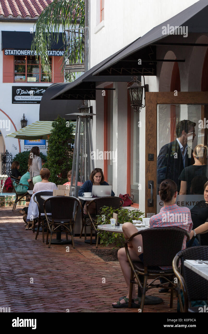 Boutiques et restaurants le long de Park Avenue, Winter Park, Floride, quartier commerçant. Banque D'Images