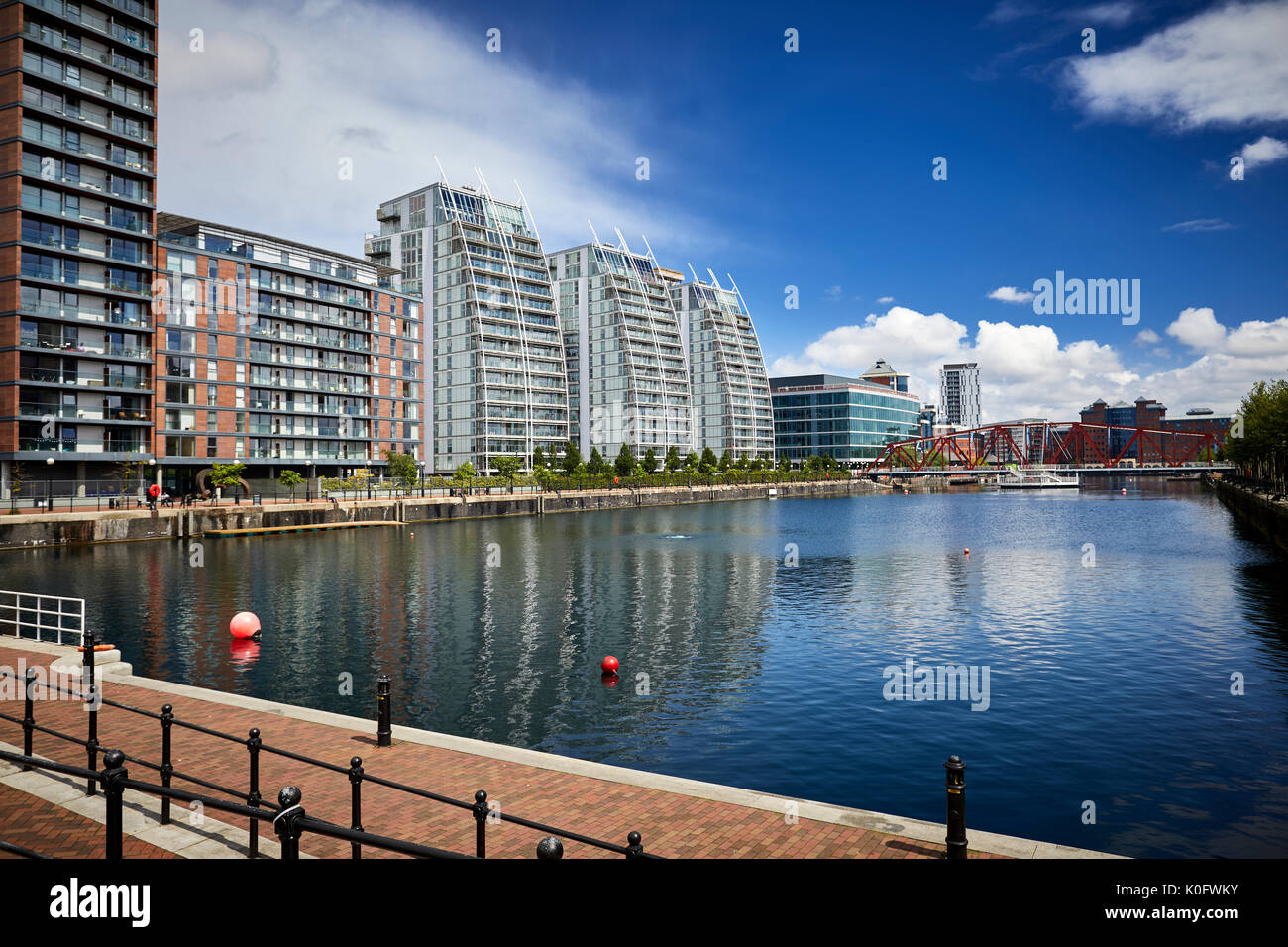 MediaCityUK à Manchester Salford Quays, NV bâtiments et appartements Conrad à la recherche dans le bassin Banque D'Images