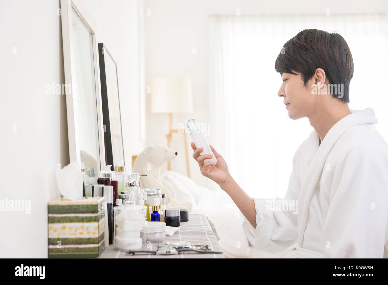 Vue latérale du toilettage cosmétique avec portrait Banque D'Images