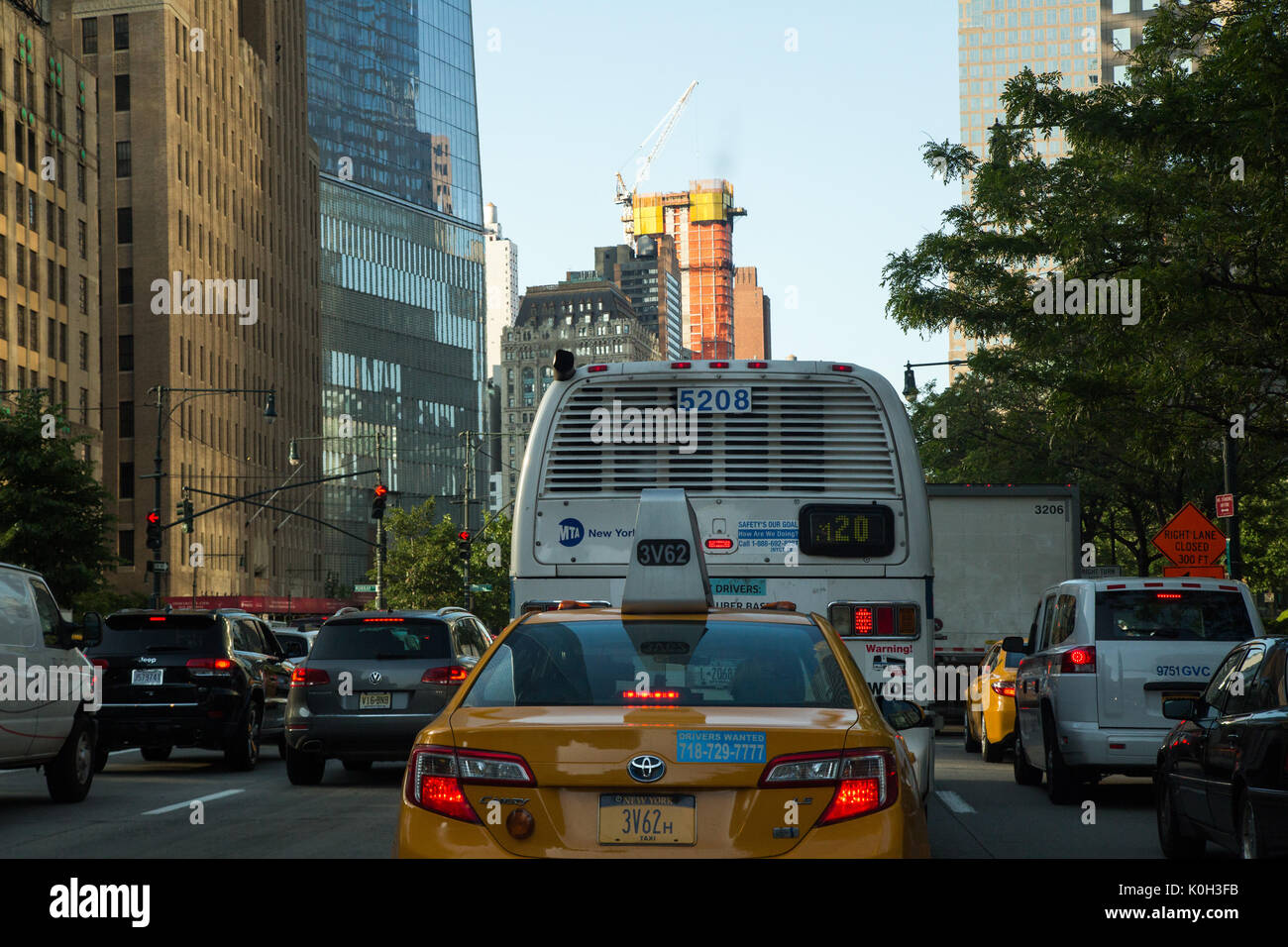 Le trafic de la ville, new york city, new york (9a rue de l'ouest en direction du sud) Banque D'Images