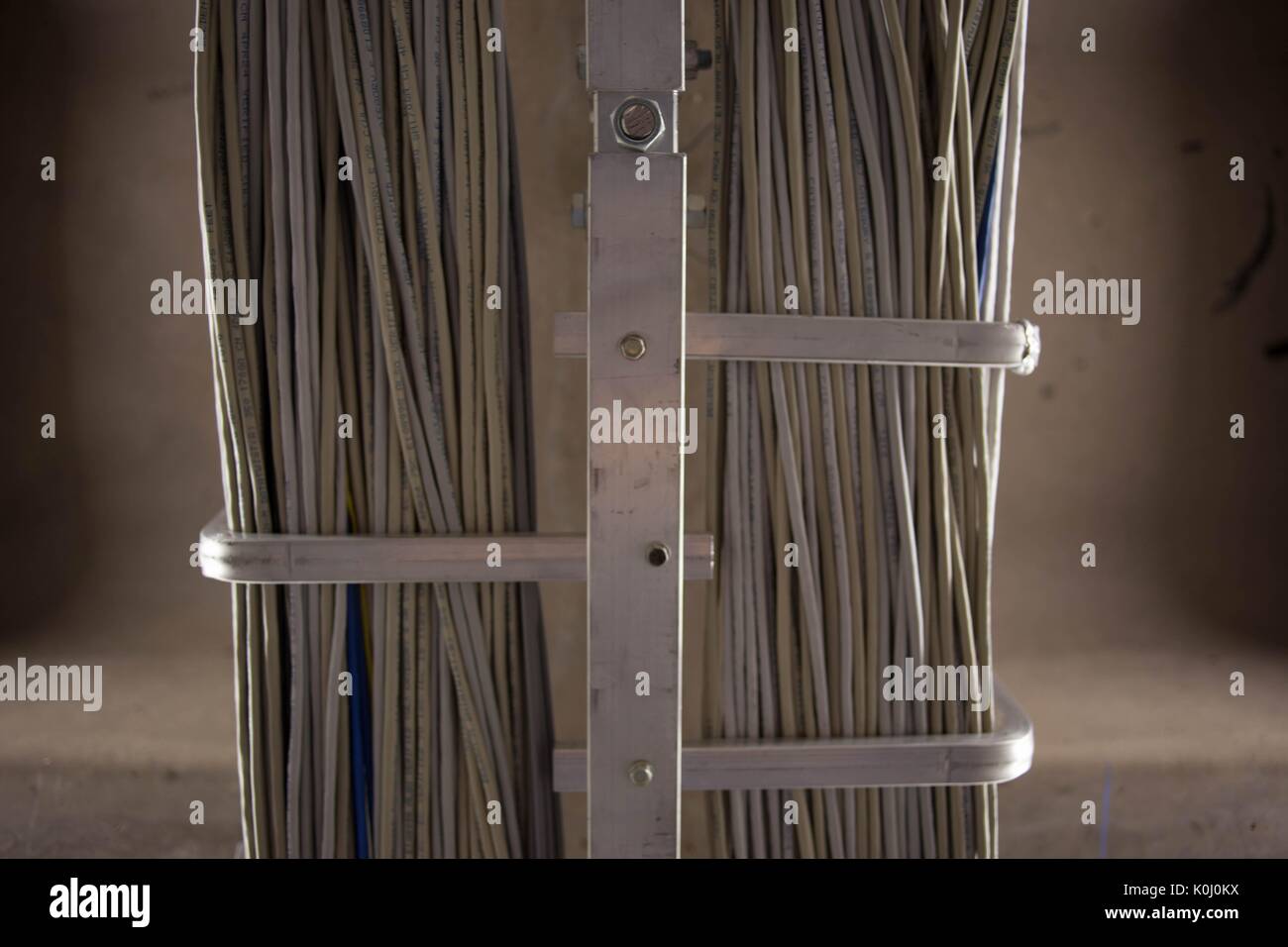 Faisceaux de fils dans la bibliothèque Milton S. Eisenhower sur le campus Homewood de l'Université Johns Hopkins à Baltimore, Maryland, 2015. Avec la permission d'Eric Chen. Banque D'Images