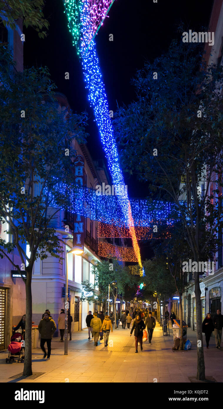 Iluminación de Navidad en la calle Fuencarral. La capitale de Madrid. España Banque D'Images