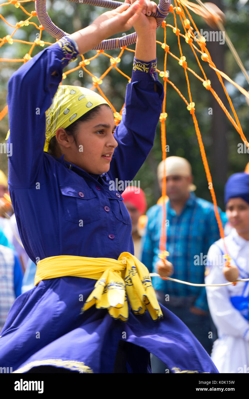 Faire de l'adolescence Sikh Gatka, Sikh Day Parade, Salem, Oregon Banque D'Images