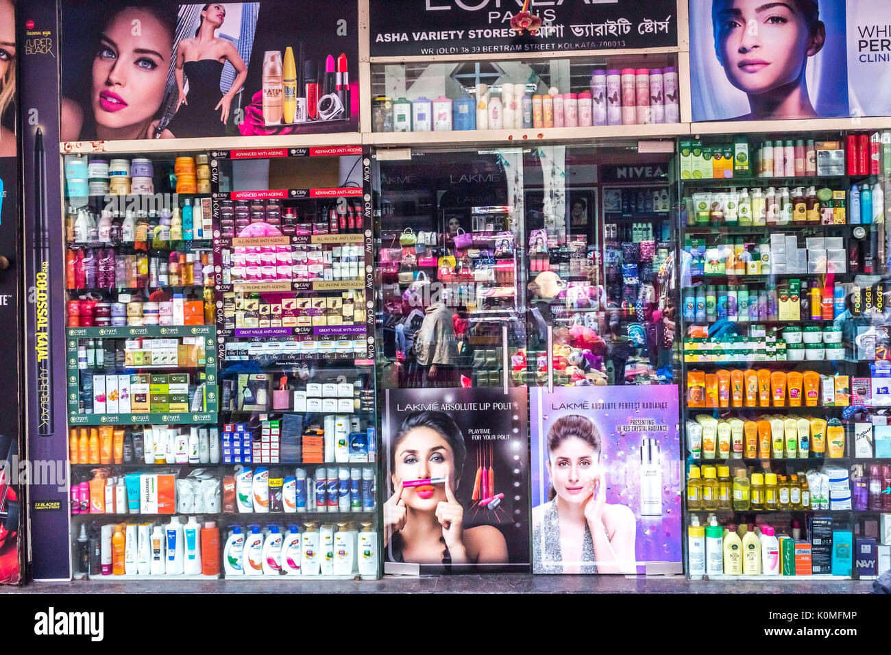 Les Magasins de cosmétiques esplanade, Kolkata, Bengale occidental, Inde, Asie Banque D'Images
