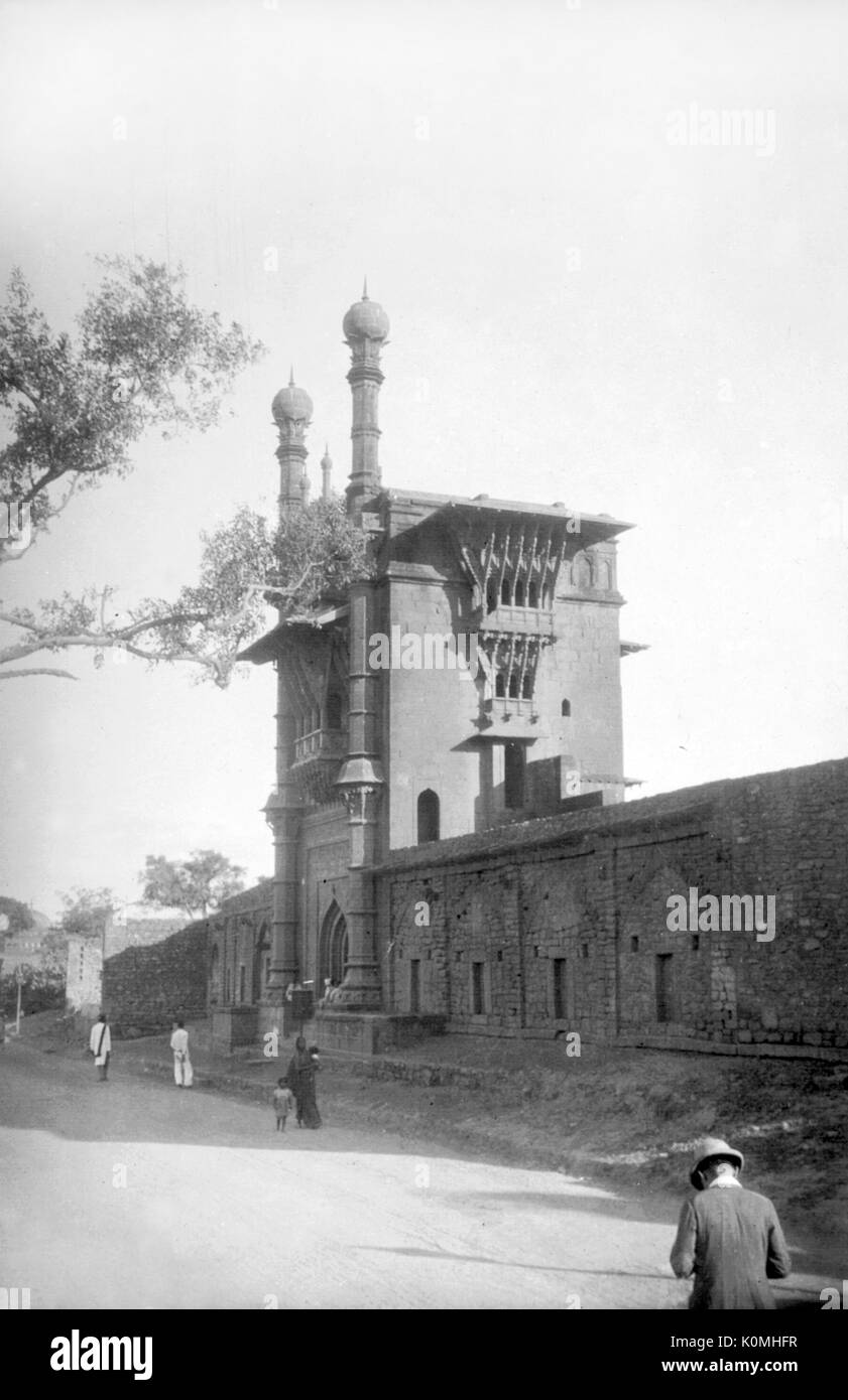 Old vintage diapositive de barrière d'Ibrahim roza, Aywaille, Karnataka, Inde, Asie, années 1900 Banque D'Images