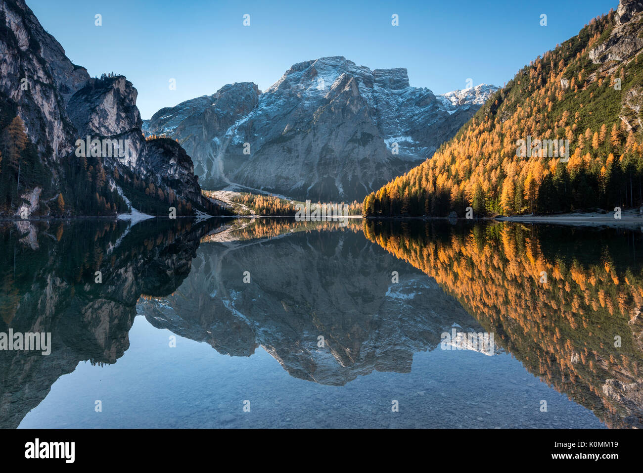 Braies / Prags, Dolomites, Tyrol du Sud, Italie. Le lac Braies / Pragser Wildsee Banque D'Images
